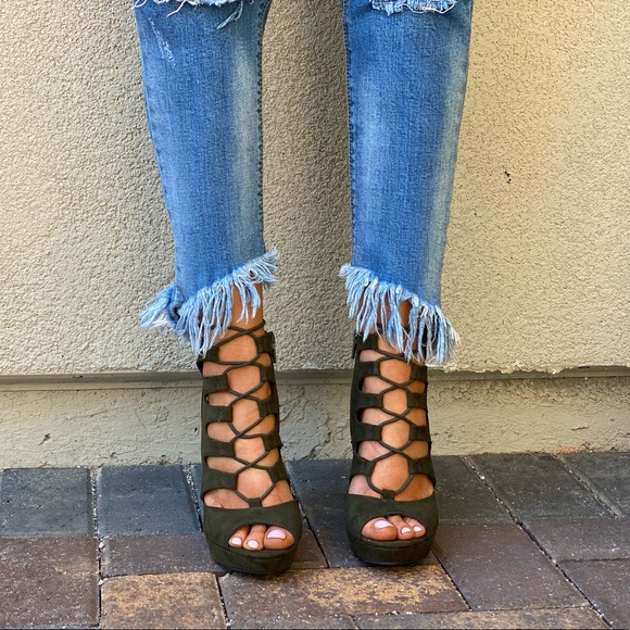 Olive Green Lace Up Block Heel Platform Sandals - Picture 5 of 10